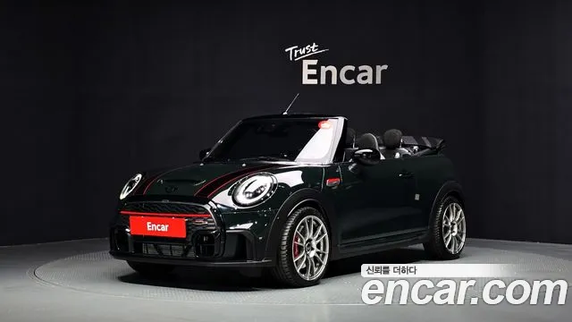 Mini Cooper Convertible 2023 — photo 1