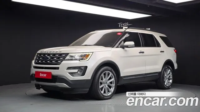 Ford Explorer 2017 — photo 1