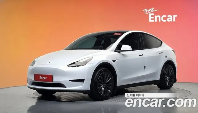 Tesla Model Y 2024 — photo 1