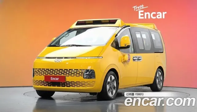 Hyundai Staria 2022 — photo 1
