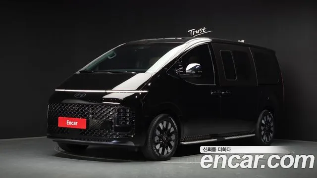 Hyundai Staria 2025 — photo 1