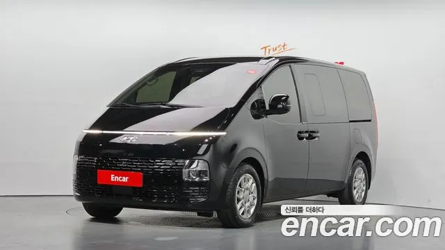 Hyundai Staria 2023 — photo 1