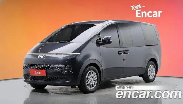 Hyundai Staria 2025 — photo 1