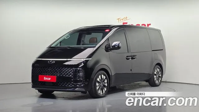 Hyundai Staria 2023 — photo 1