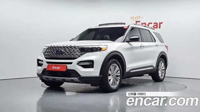 Ford Explorer 2022 — photo 1