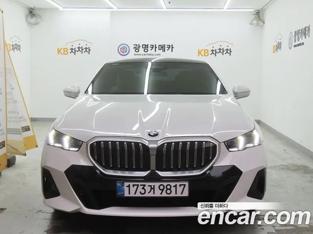 BMW 5-Series 2024 — photo 1
