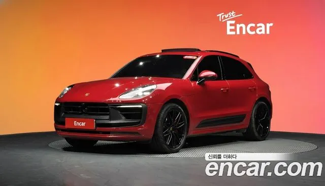 Porsche Macan 2022 — photo 1
