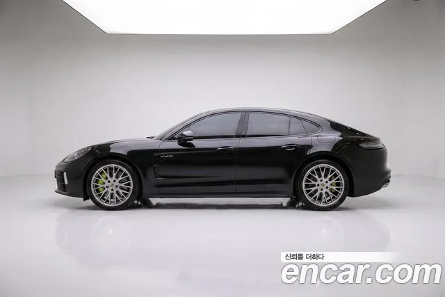 Porsche Panamera 2025 — photo 1