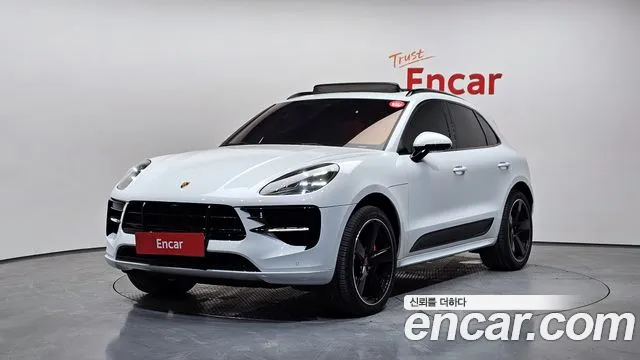 Porsche Macan 2021 — photo 1