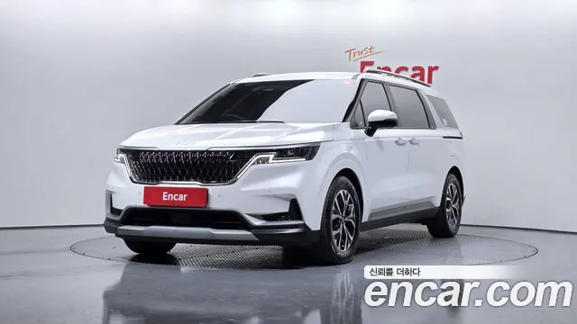 Kia Canival 2023 — photo 1