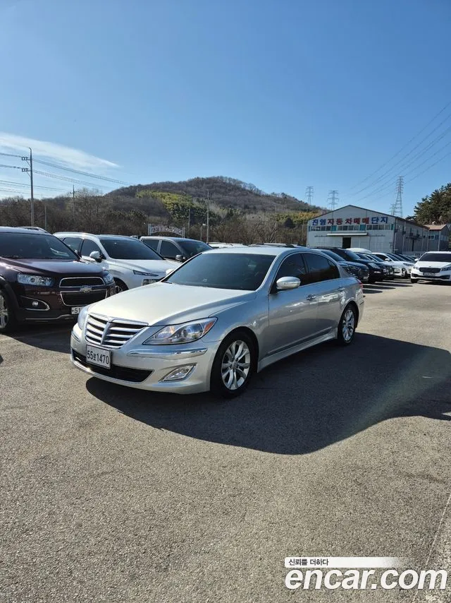 Hyundai Genesis 2012 — photo 1