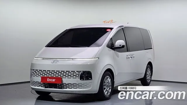 Hyundai Staria 2025 — photo 1