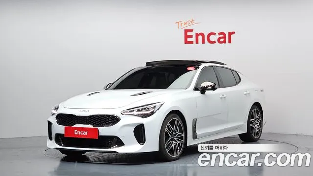 Kia Stinger 2023 — photo 1