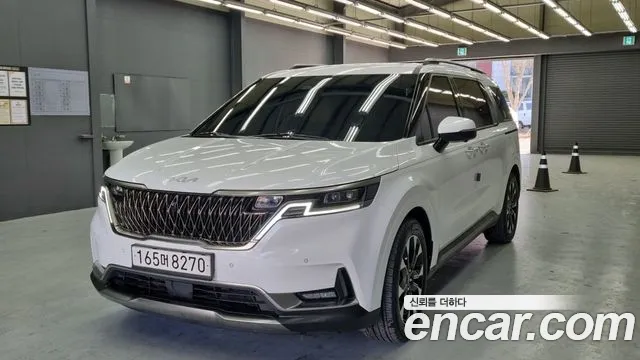Kia Canival 2023 — photo 1