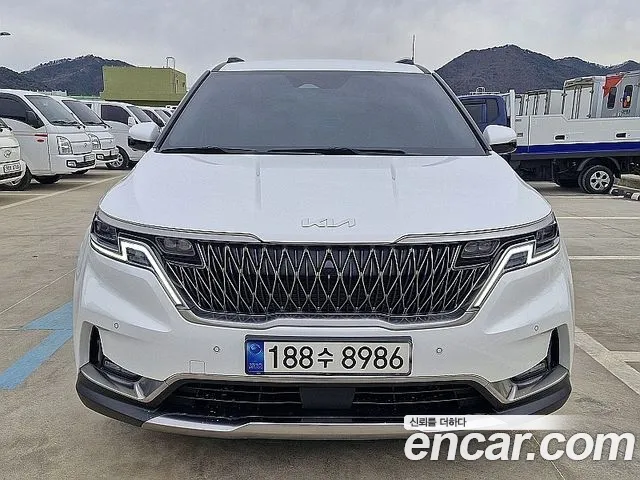 Kia Canival 2023 — photo 1