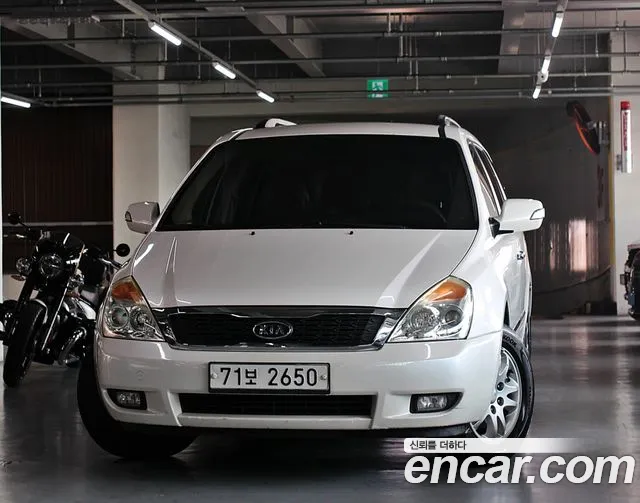 Kia Canival 2012 — photo 1