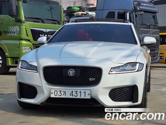 Jaguar XF 2017 — photo 1