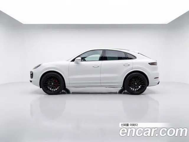 Porsche Cayenne 2021 — photo 1