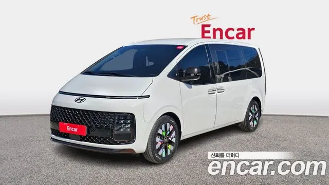 Hyundai Staria 2022 — photo 1