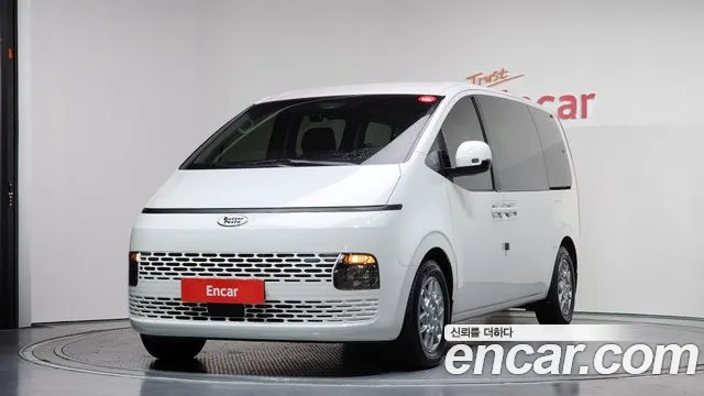 Hyundai Staria 2022 — photo 1