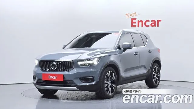 Volvo XC40 2021 — photo 1