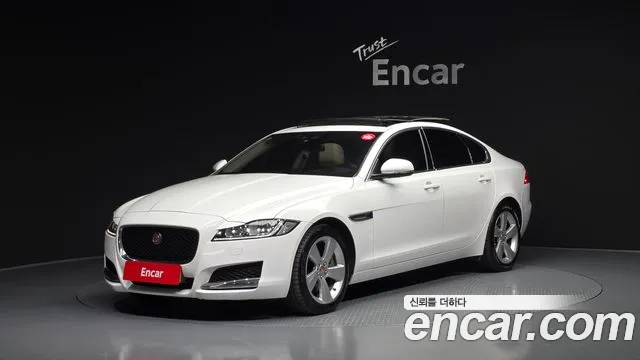 Jaguar XF 2018 — photo 1