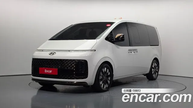Hyundai Staria 2022 — photo 1