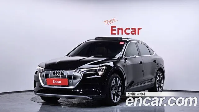 Audi e-tron 2021 — photo 1