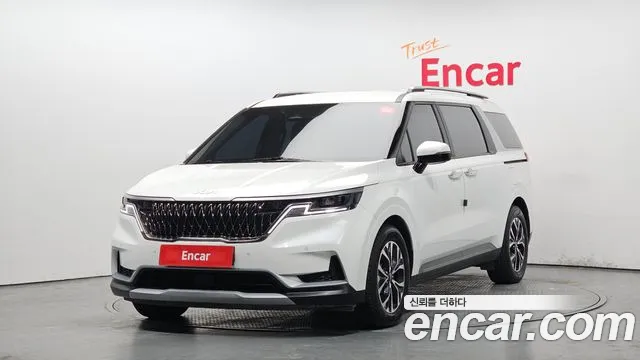 Kia Canival 2023 — photo 1