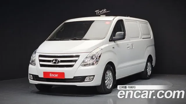 Hyundai Starex 2017 — photo 1