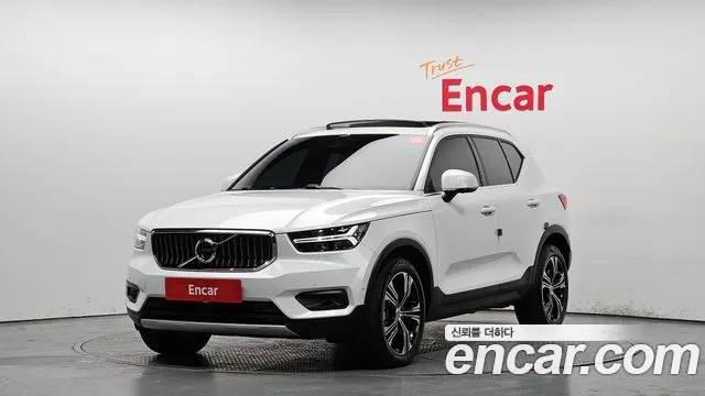 Volvo XC40 2021 — photo 1
