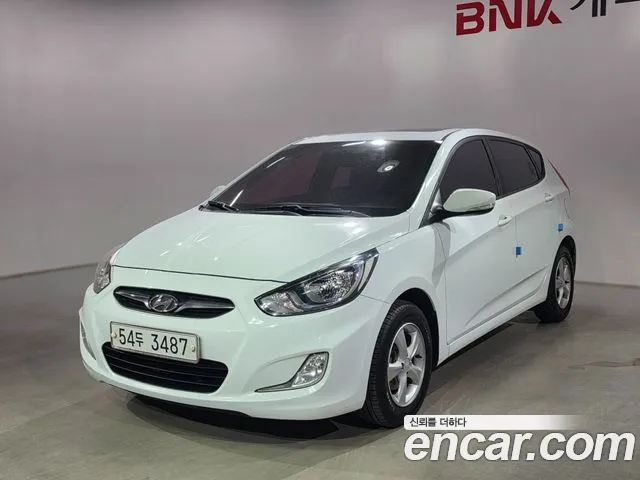 Hyundai Accent 2012 — photo 1