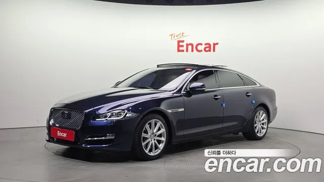 Jaguar XJ 2016 — photo 1