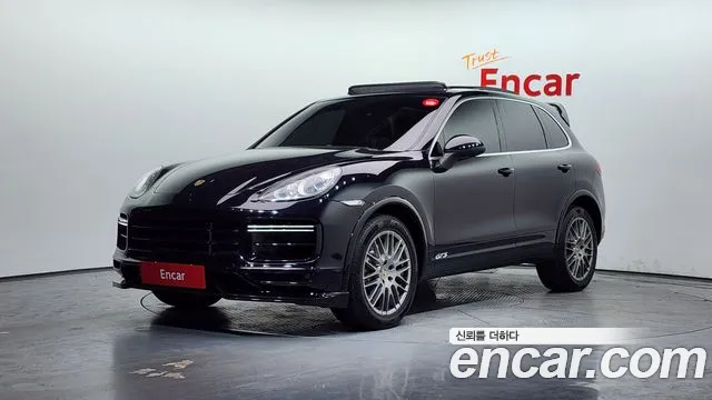 Porsche Cayenne 2011 — photo 1