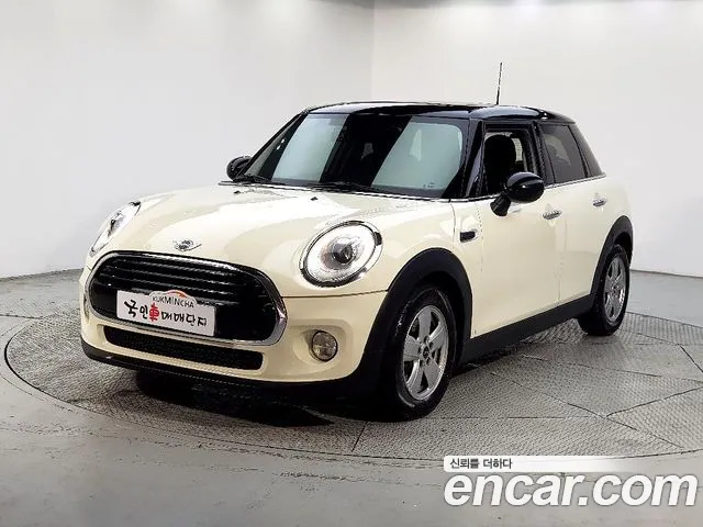 Mini Cooper 2016 — photo 1