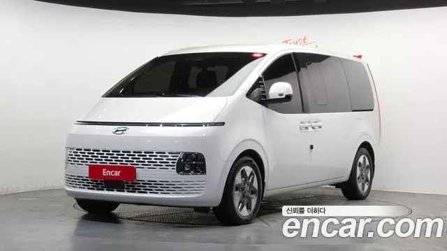 Hyundai Staria 2022 — photo 1