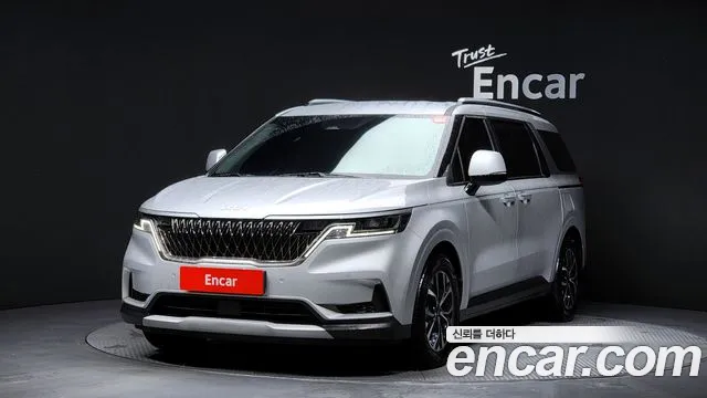 Kia Canival 2023 — photo 1