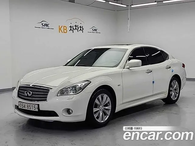 Infiniti M 2011 — photo 1