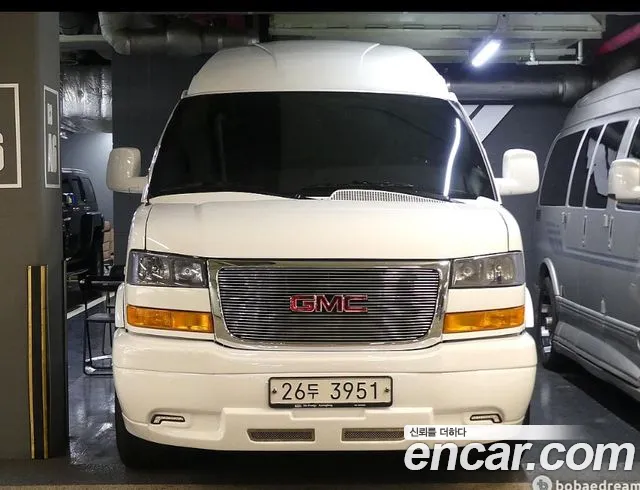 GMC Savana 2022 — photo 1