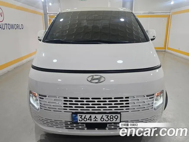 Hyundai Staria 2022 — photo 1