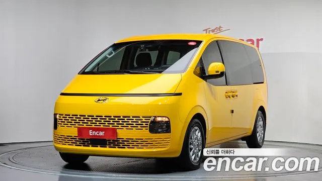 Hyundai Staria 2022 — photo 1