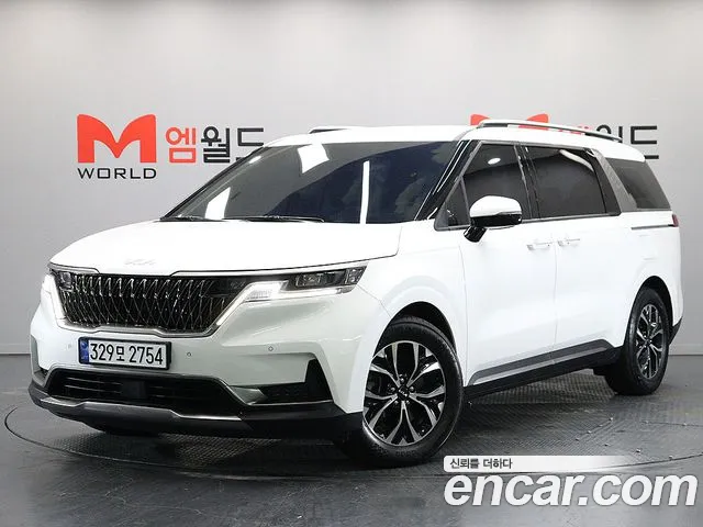 Kia Canival 2023 — photo 1