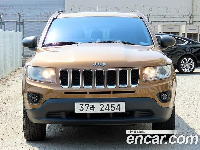 Jeep Compass 2011 — photo 1