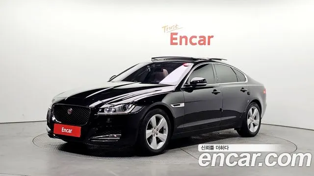 Jaguar XF 2018 — photo 1