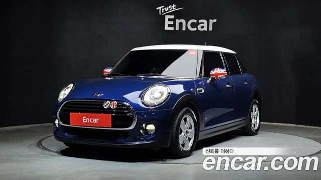 Mini Cooper 2018 — photo 1