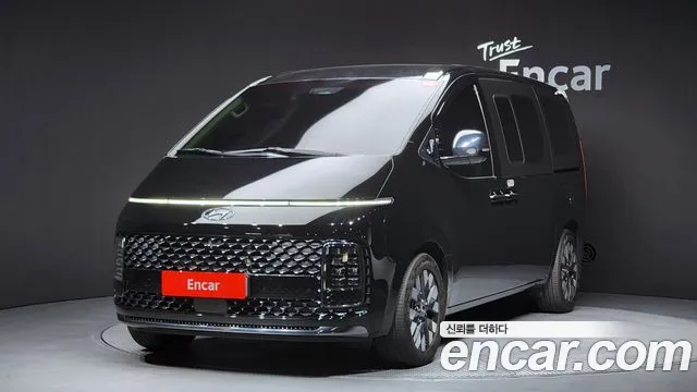 Hyundai Staria 2023 — photo 1