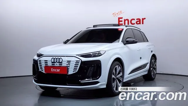Audi SQ6 e-tron 2025 — photo 1