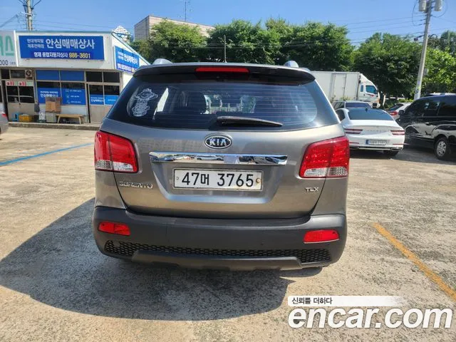 Kia Sorento 2010 — photo 1