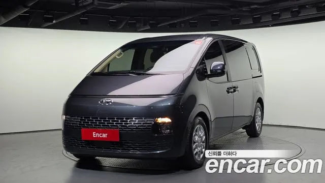 Hyundai Staria 2022 — photo 1