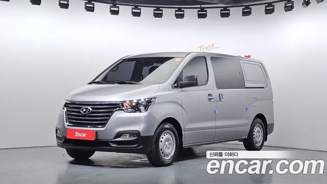 Hyundai Starex 2021 — photo 1